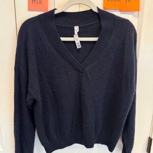 Alo Cropped Cashmere V-Neck Sweater M